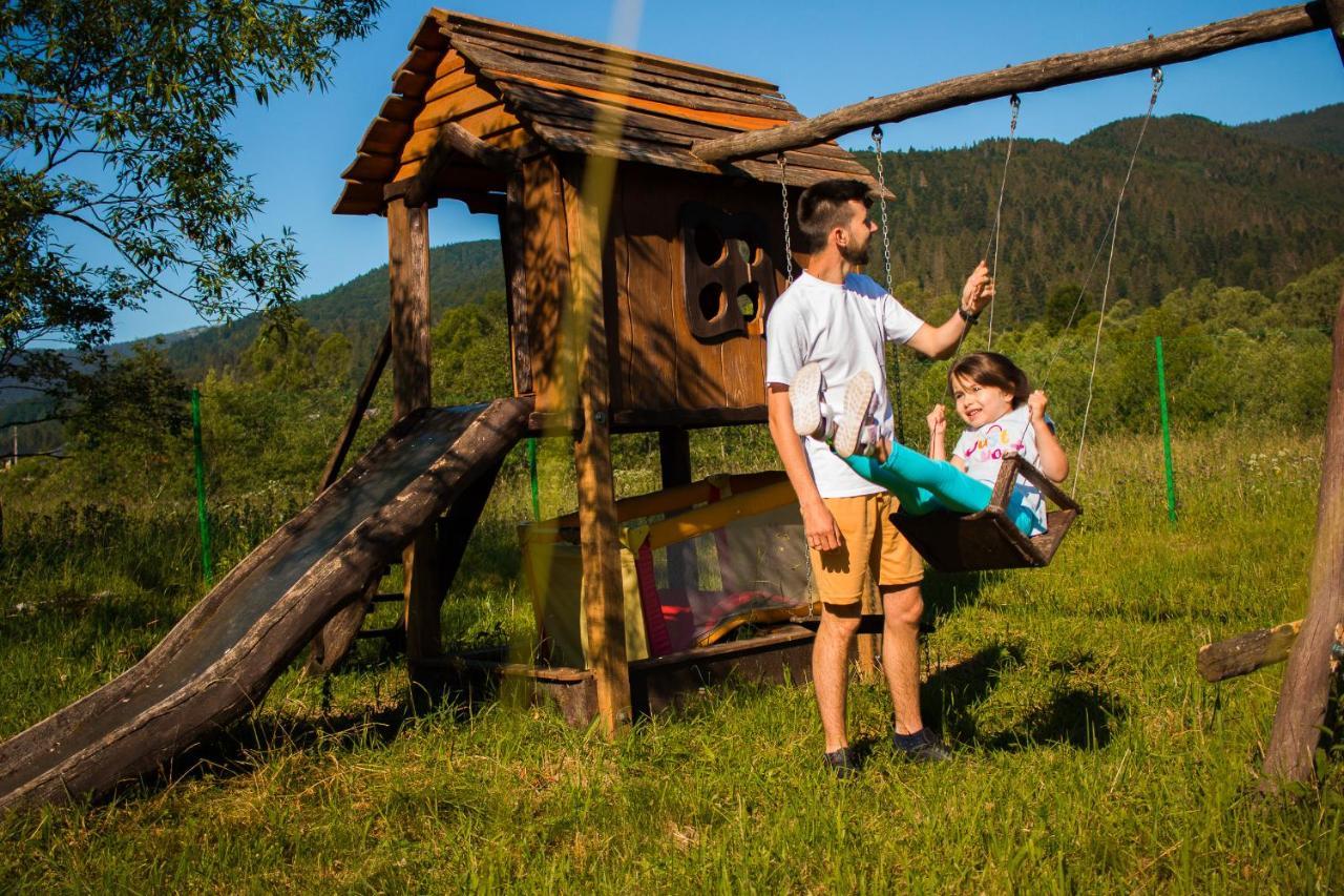 Mountains Hut Villa Mykuljtsjin Eksteriør bilde